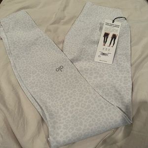 NWT- Alo High-Waist Vapor Leopard Legging